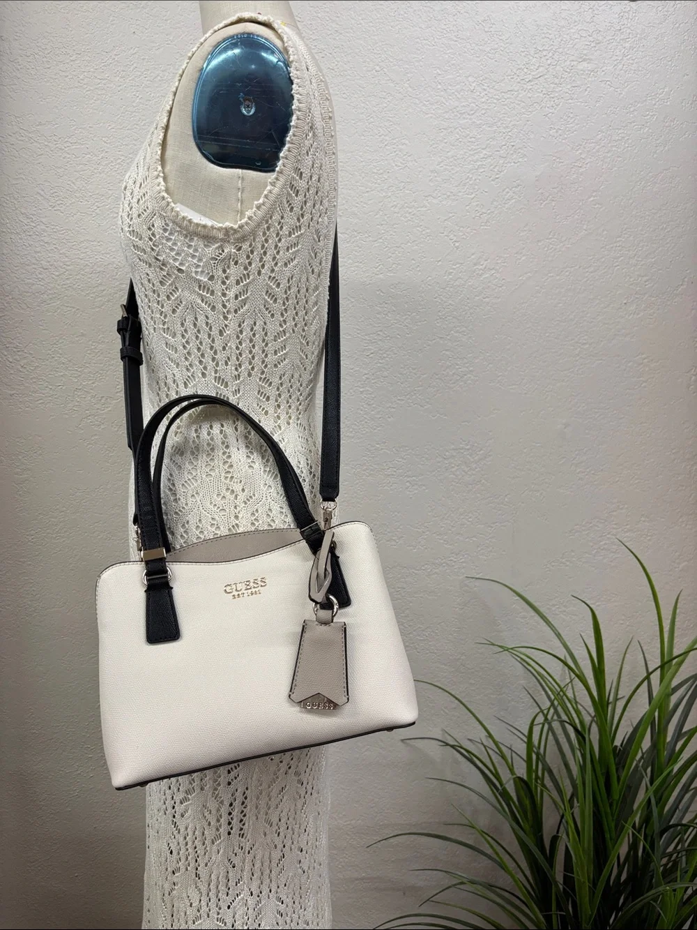 GUESS lyndi small girlfriend satchel bag cream beige